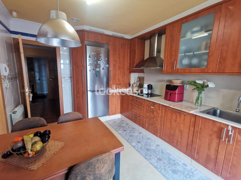 Foto f712eda7-7259-48bc-84c6-765eeb0d23f8. Casa adossada amb calefacció aparcament piscina a Sanxenxo