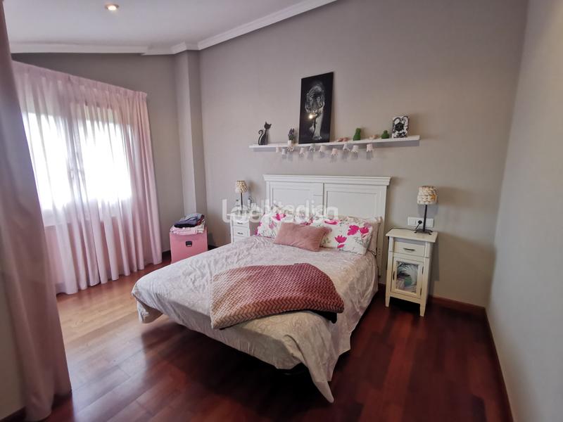 Foto a0cdcfbb-a7e3-42bd-b0f1-eb5cc09f8cb4. Chalet -Dorrón. chalet independiente con jardín, barbacoa y terrazas desde donde se divisa el mar. en Sanxenxo