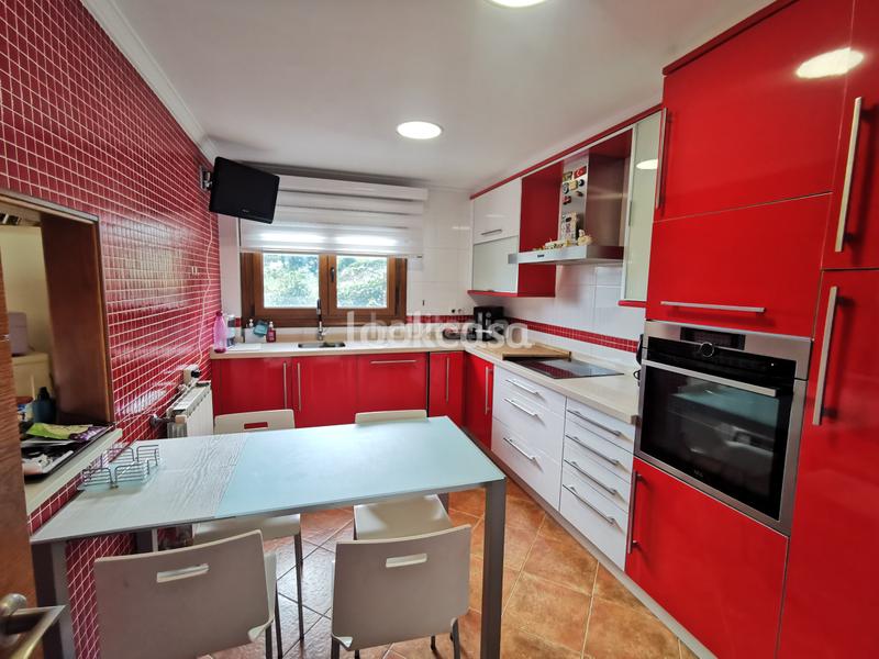 Foto edddc463-13cb-4e83-b57b-25631a1b9154. Chalet -Dorrón. chalet independiente con jardín, barbacoa y terrazas desde donde se divisa el mar. en Sanxenxo