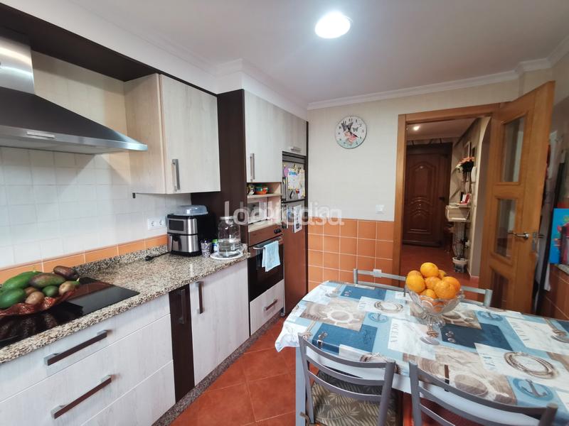 Foto ca5b3572-3f81-4373-8bf0-40f6ac9c8ff1. Xalet amb xemeneia calefacció aparcament a Dorrón Sanxenxo