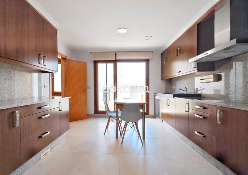 Foto 28e553a8-a5eb-4336-b2d8-b6d45bd123ff. Chalet - Noalla. chalet a 500 metros del mar y playas, con jardín y terrazas vistas mar. en Sanxenxo
