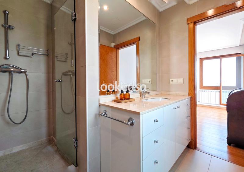 Foto 5805a348-f00c-4c46-8655-58b12e50a7cc. Chalet - Noalla. chalet a 500 metros del mar y playas, con jardín y terrazas vistas mar. en Sanxenxo