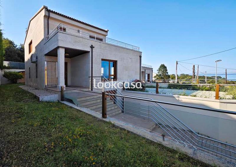 Foto cfb09372-cca5-4688-b9a5-96cdbb0e7fbe. Chalet - Noalla. chalet a 500 metros del mar y playas, con jardín y terrazas vistas mar. en Sanxenxo
