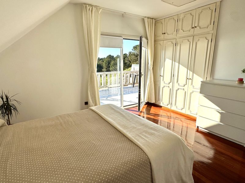 Foto b208727b-71fe-4ff0-84e2-471036499149. Casa amb calefacció aparcament a Noalla Sanxenxo