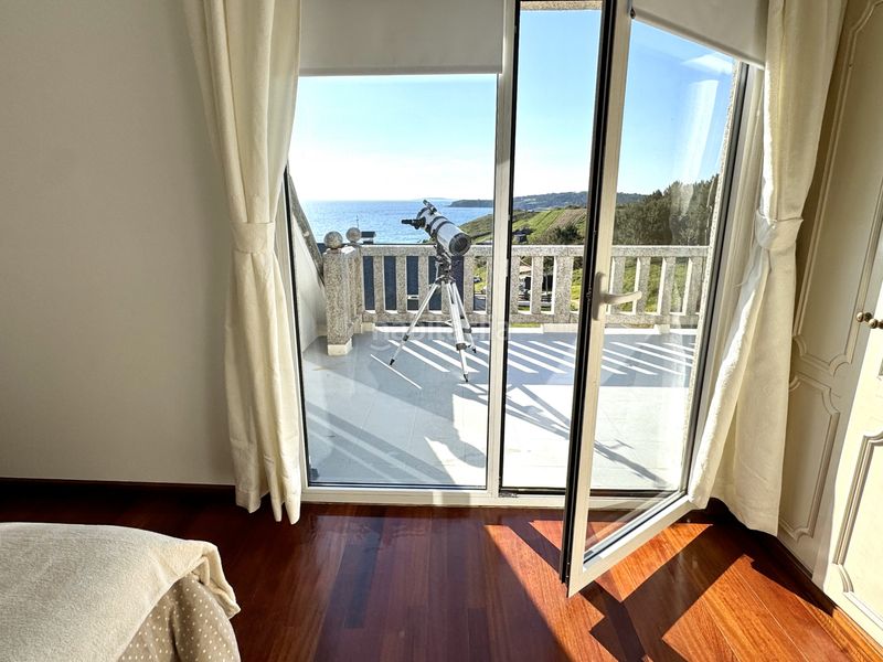 Foto e9cc2850-6799-4fa1-98ba-d579ce30b8d2. Casa amb calefacció aparcament a Noalla Sanxenxo