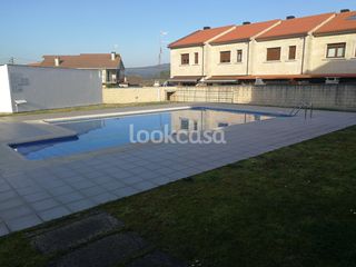 Flat  Lugar forxan. Sanxenxo. piso céntrico y bien comunicado en urb. con piscina y