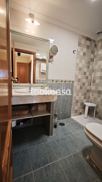 Foto e2d5150b-d21d-4598-ae62-ed8271b406f1. Pis amb calefacció aparcament piscina a Noalla Sanxenxo