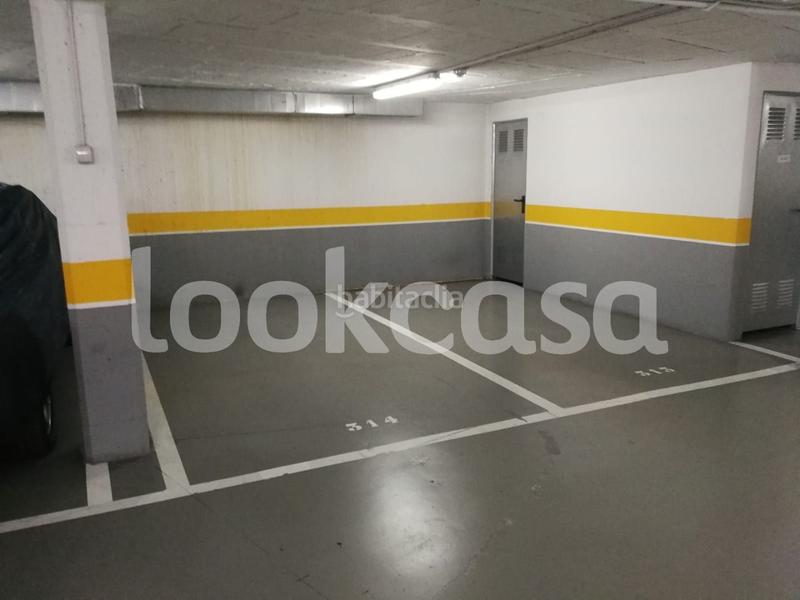 Foto f1606726-7333-4ea3-bcf4-a65676c9b942. Aparcament cotxe a Sanxenxo pueblo Sanxenxo