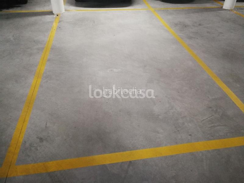 Foto b13bc130-7170-45df-a345-89ac42b71549. Aparcament cotxe a Meaño