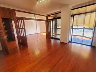 Alquiler Piso  Albareda. Piso muy espacioso, sin amueblar, con garaje y trastero en zona