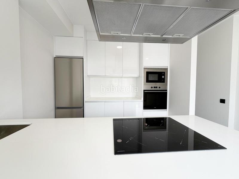 Foto bdc90de0-6f1e-4ff4-a31a-0be257190c36. Attique dans calle bernardo de la torre 62 dans Santa Catalina - Canteras Palmas de Gran Canaria (Las)