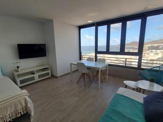 Location Studio  Alfredo l jones. Piso reformado con vistas al mar, a 200 metros de la playa las c