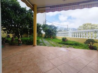 Casa  Calle de los eucaliptos. Casa familiar con jardín y vistas