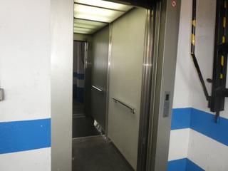 Aparcament cotxe  Calle hospital militar