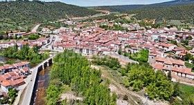 Foto b21b86e8-a8e5-4342-85f2-1437c6bd60e7. Casa adossada a Covarrubias