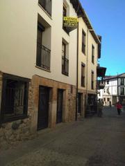 Casa  Calle de la cuesta. Casa en venta en covarrubias.
casa de tres plantas y ático.
la