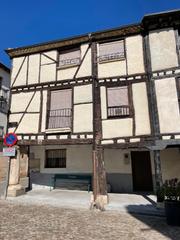 Casa a Covarrubias. Casa en venta en centro del pueblo de covarrubias.
casa de tres