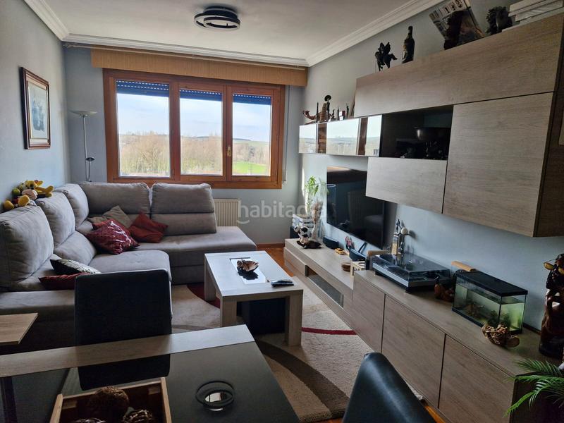 Foto 9cdd494a-80a8-49b1-8731-cfa442323e24. Flat with heating parking in Barriada de Yagüe Burgos
