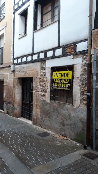 Foto cddd78b4-4f2b-4d18-b579-c7117555b901. Casa adossada a Covarrubias