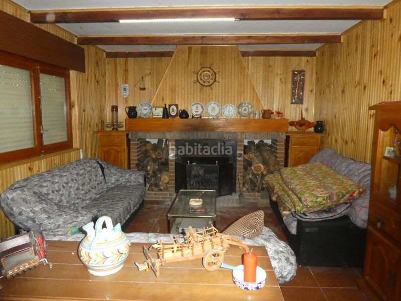 Foto ded53bf3-0d03-48fe-a4ad-f744a85d80e9. Casa adossada amb xemeneia calefacció a Castrillo del Val