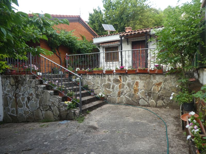 Foto fabf117d-b5d6-4f01-86bc-7b3c372d0ea8. Casa adossada amb xemeneia calefacció a Castrillo del Val