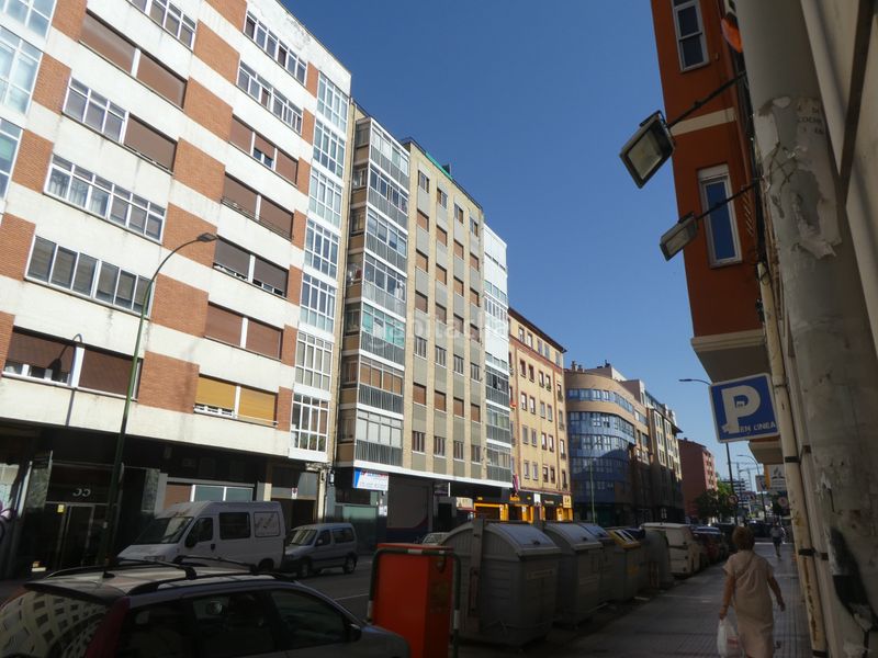 Foto f225d941-3305-49ce-8ce0-1e7c27de7921. Pis amb calefacció aparcament a San Agustín - Parque Europa Burgos