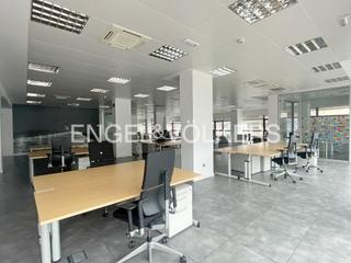 Miete Appartement  Concepción arenal. Excelente oficina reformada en concepción arenal