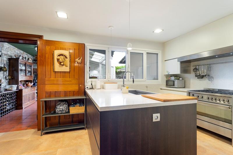 Foto ee72255f-1adf-4ba7-845b-2fd431f7969e. Casa con riscaldamento parcheggio piscina in Nós Oleiros