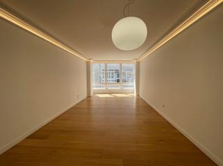 Location Appartement à Ciudad Vieja. Amplio y luminoso piso completamente reformado en calle real.