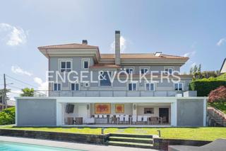 Casa en Elvia - A Zapateira. Exclusiva propiedad en la zapateira