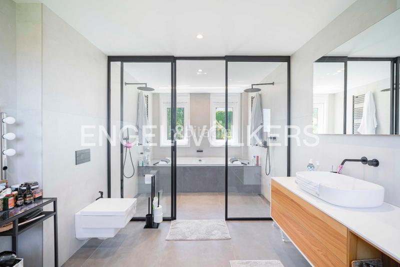 Foto 442ce814-4fb0-4b89-8c40-e051306e0033. Casa amb calefacció aparcament piscina a Elviña - A Zapateira Coruña (A)