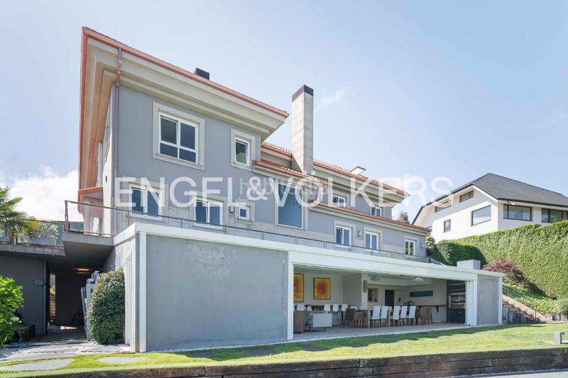 Foto 65021507-d742-49e5-95c4-33bfb5ed3a06. Casa amb calefacció aparcament piscina a Elviña - A Zapateira Coruña (A)