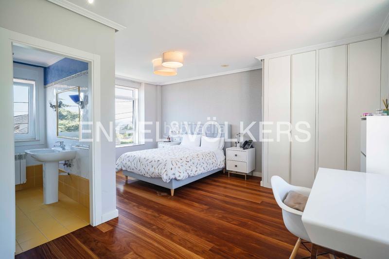 Foto 6c0baf26-27fd-4e6c-a911-5498a2c96c74. Casa amb calefacció aparcament piscina a Elviña - A Zapateira Coruña (A)