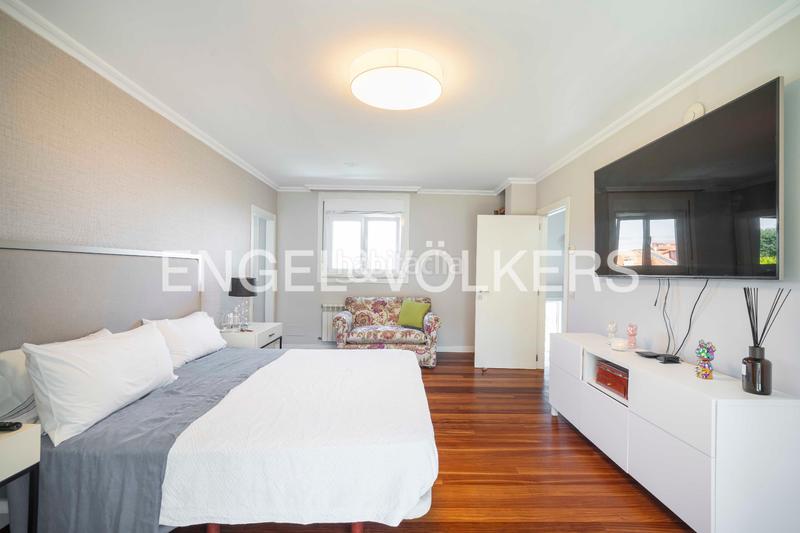 Foto 84c8fe8c-6dcb-413d-94b4-ceea9b3203b8. Casa amb calefacció aparcament piscina a Elviña - A Zapateira Coruña (A)