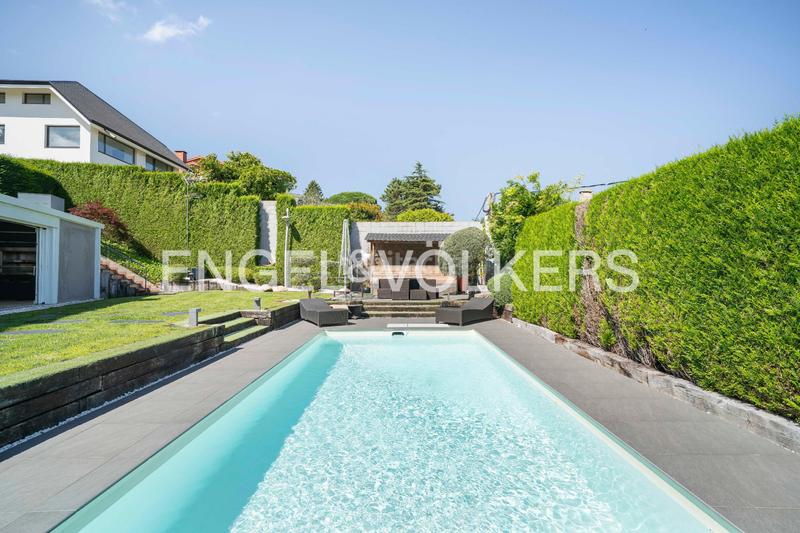 Foto 8e142ea0-ab93-4f91-a955-c69313cb0cb6. Casa amb calefacció aparcament piscina a Elviña - A Zapateira Coruña (A)