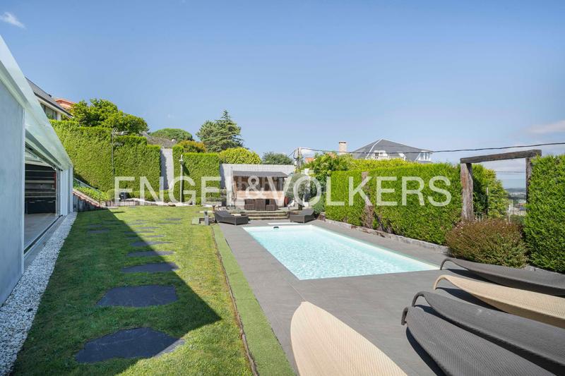 Foto 9e28b94e-4d42-4799-8d34-ab754434bf71. Casa amb calefacció aparcament piscina a Elviña - A Zapateira Coruña (A)