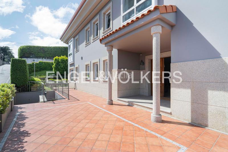 Foto c99571c3-eaec-4425-bac7-be581a6bc685. Casa amb calefacció aparcament piscina a Elviña - A Zapateira Coruña (A)