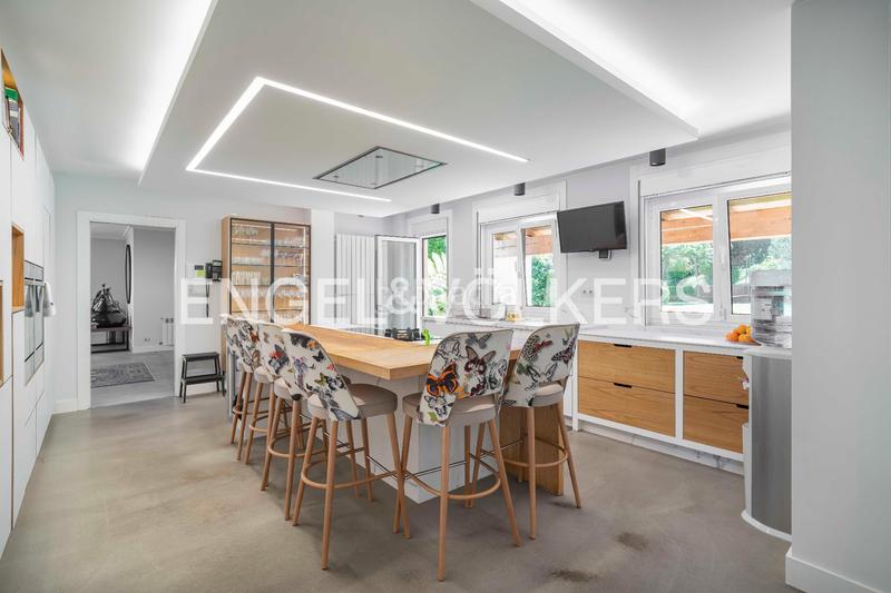 Foto e0ba118c-6d0e-4459-b8c8-8bf8404c0e55. Casa amb calefacció aparcament piscina a Elviña - A Zapateira Coruña (A)