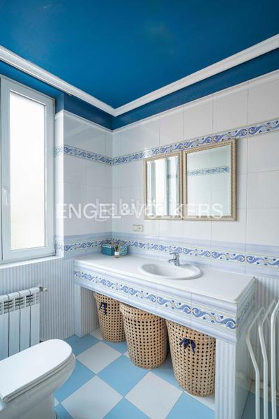 Foto 1a55271d-d099-4299-847c-a5e3d5ba9e6a. Casa amb calefacció aparcament a Eirís Coruña (A)