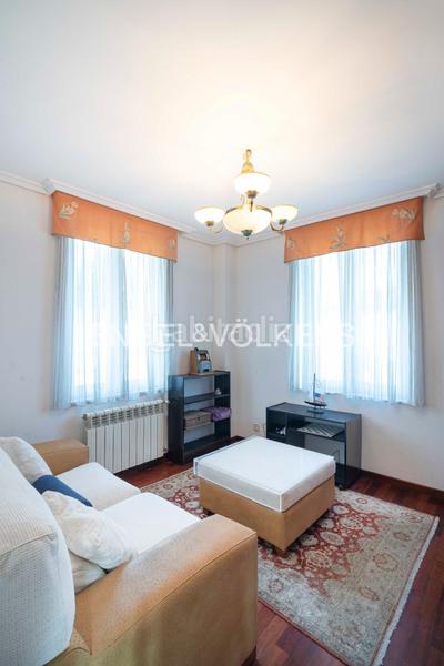 Foto 3123fb51-9236-4dcf-bcc9-52de0ed11e02. Casa amb calefacció aparcament a Eirís Coruña (A)