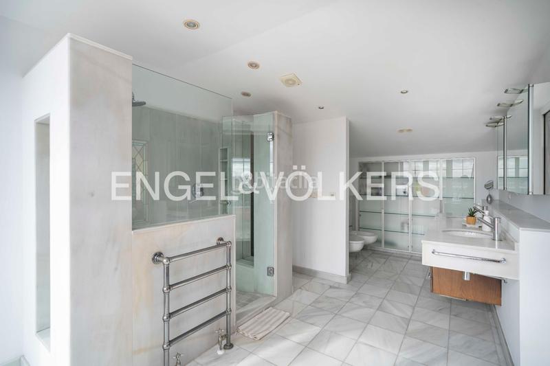 Foto 77930561-ecd5-4136-bb17-8d42afbc5716. Casa amb calefacció aparcament a Eirís Coruña (A)