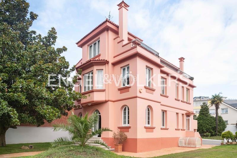 Foto a4bd8e2a-b83a-4ed5-9f0e-fddabb37c086. Casa amb calefacció aparcament a Eirís Coruña (A)