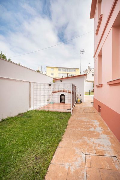 Foto 15684363-cfba-42f6-a910-b02d5dd65c76. Casa con riscaldamento parcheggio in Eirís Coruña (A)