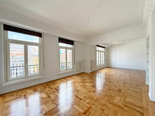 Lloguer Apartament a Ensanche. Amplia y céntrica vivienda