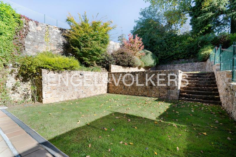 Foto 95719901-ec7f-46cb-8ab7-5289b2b51657. Semi detached house with heating parking pool in Liáns Oleiros