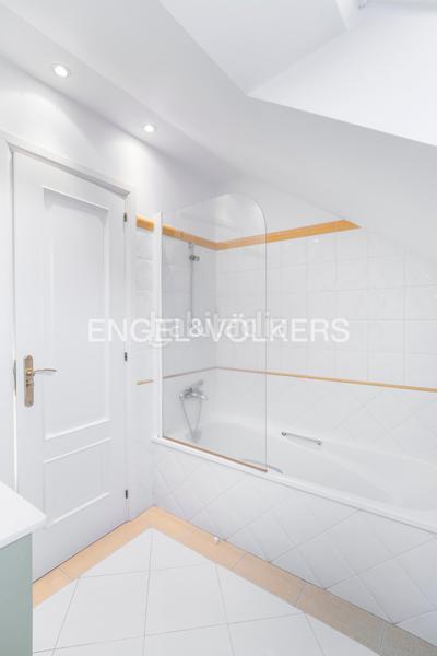 Foto 96ffd073-5537-427c-b9dc-2dddcfe3ca44. Semi detached house with heating parking pool in Liáns Oleiros