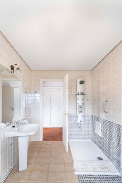 Foto e2dc71cc-6032-4cf1-89ae-3a8eea604540. Casa con riscaldamento parcheggio piscina in Elviña - A Zapateira Coruña (A)