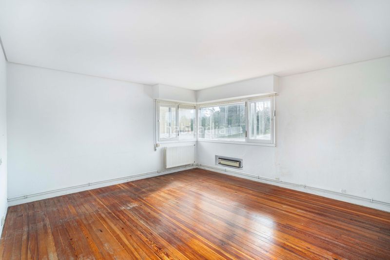 Foto fe3d955c-df03-48b9-9a44-c2addc189c45. Casa con riscaldamento parcheggio piscina in Elviña - A Zapateira Coruña (A)
