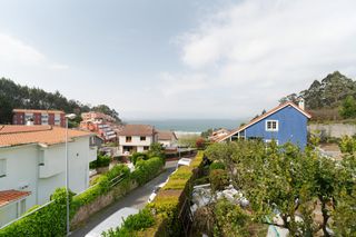 Terreny residencial  Rúa dos niños. Parcela urbana en venta en bastiagueiro con vistas al mar y orie