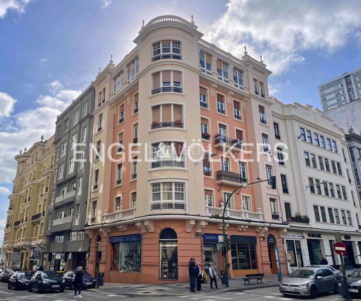 Foto 0a9c991a-8410-4e4e-ba27-428dde5b5107. Àtic amb calefacció aparcament a Ensanche Coruña (A)